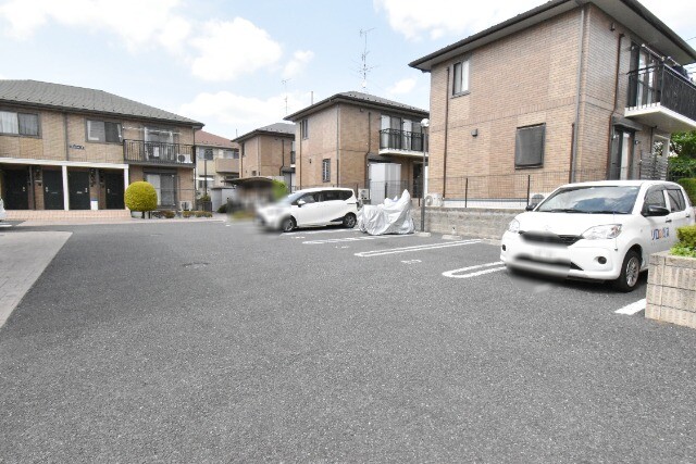 ��ʌ��������܎s��{��O���S���ڂ̃A�p�[�g�̒��ԏ�