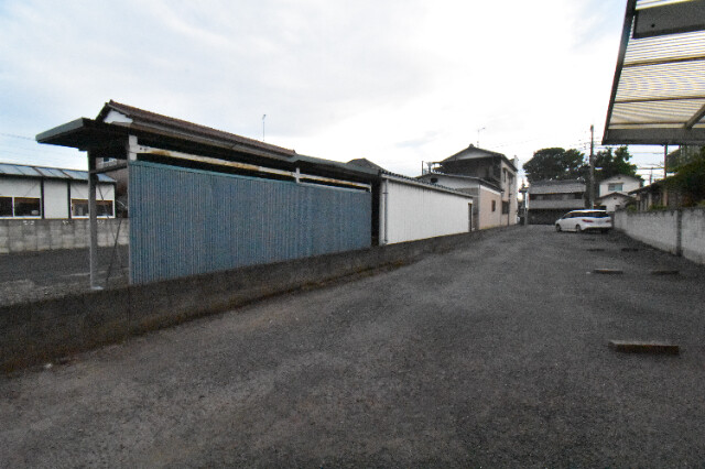 ��ʌ�����s�厚���s�̃A�p�[�g�̒��ԏ�