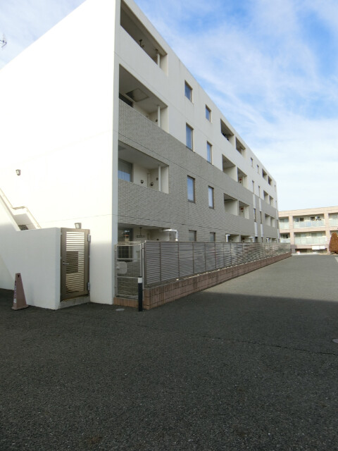 ��ʌ�����s�厚������801-1�̃}���V�����̌����O��