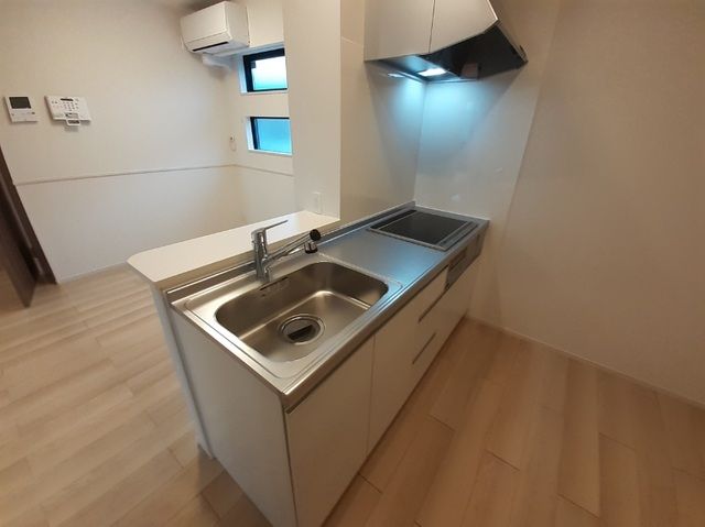 ��ʌ��k�����S�ɓޒ����Q���ڂ̃A�p�[�g�̃L�b�`��