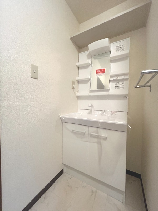 ��ʌ��������܎s��{�捂�@���Q���ڂ̃e���X�n�E�X�̃g�C��