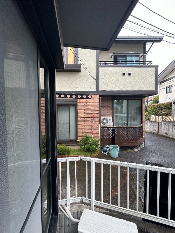 ��ʌ��������܎s��{�捂�@���Q���ڂ̃e���X�n�E�X�̃o���R�j�[