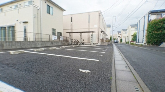 ��ʌ��������܎s�΋擹�c�y�S���ڂ̃e���X�n�E�X�̒��ԏ�