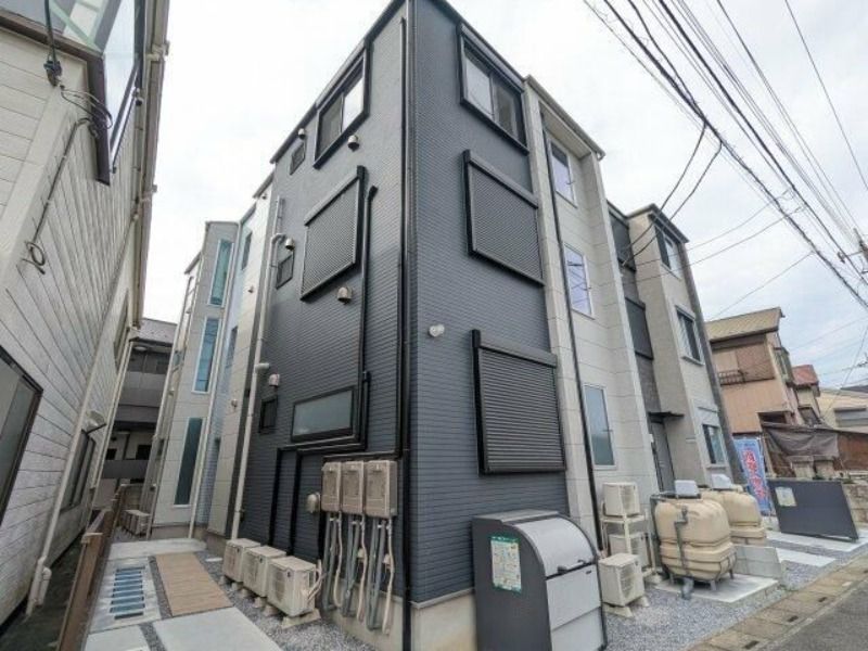 ��ʌ�����s�씵���J�R���ڂ̃A�p�[�g�̌����O��