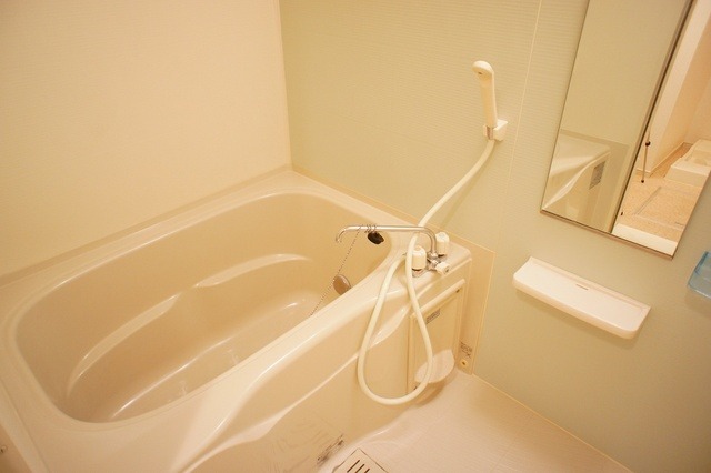 ��ʌ������s�����Q���ڂ̃A�p�[�g�̃o�X