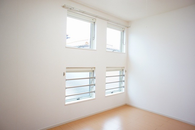 ��ʌ������s�����Q���ڂ̃A�p�[�g�̂��̑������E�X�y�[�X