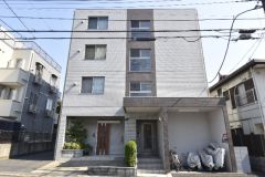 ��ʌ��������܎s��{��听���P����472�̃}���V�����̌����O��