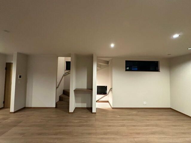 ��ʌ��������܎s�Y�a��̉ƂQ���ڂ̈�ˌ��Ă̋��ԁE���r���O