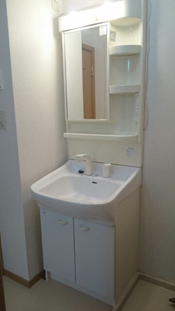 ��ʌ��k�����S�ɓޒ��厚�����̃A�p�[�g�̐��ʏ�