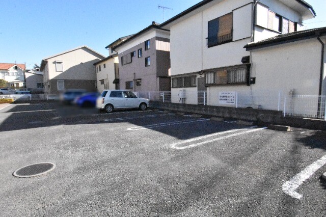 ��ʌ��k�����S�ɓޒ��厚�����̃A�p�[�g�̒��ԏ�