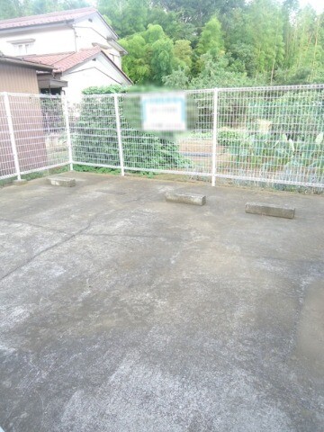 ��ʌ��������܎s������厚��J�̃A�p�[�g�̒��ԏ�