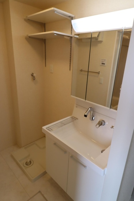 ��ʌ��������܎s��{��㏬���̃A�p�[�g�̐��ʏ�