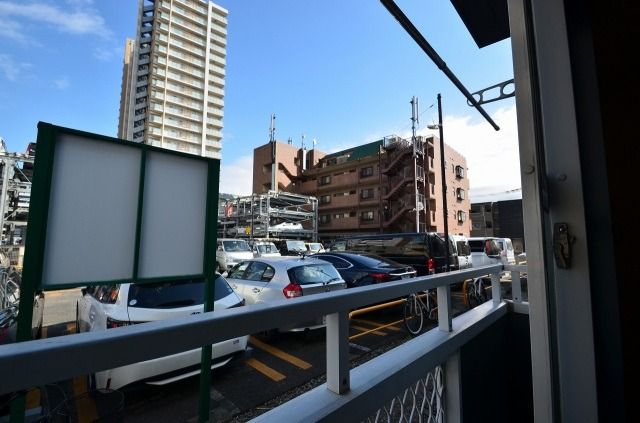 ��ʌ��������܎s������㗎���X���ڂ̃A�p�[�g�̃o���R�j�[