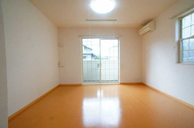 ��ʌ�����s�����Q���ڂ̃A�p�[�g�̋��ԁE���r���O