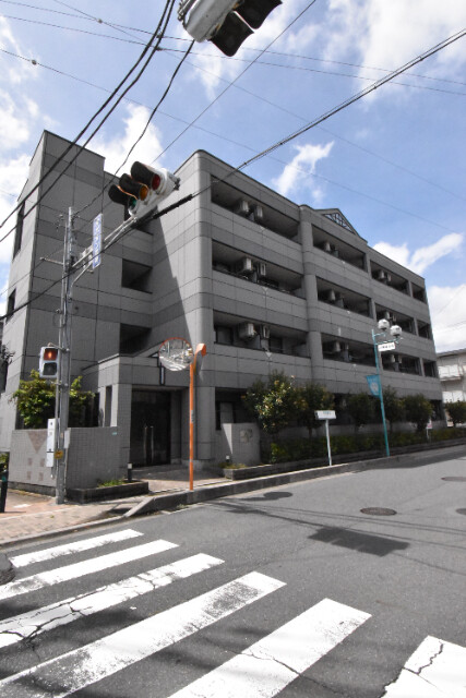 ��ʌ������s�ԌI�S����21-15�̃}���V�����̌����O��