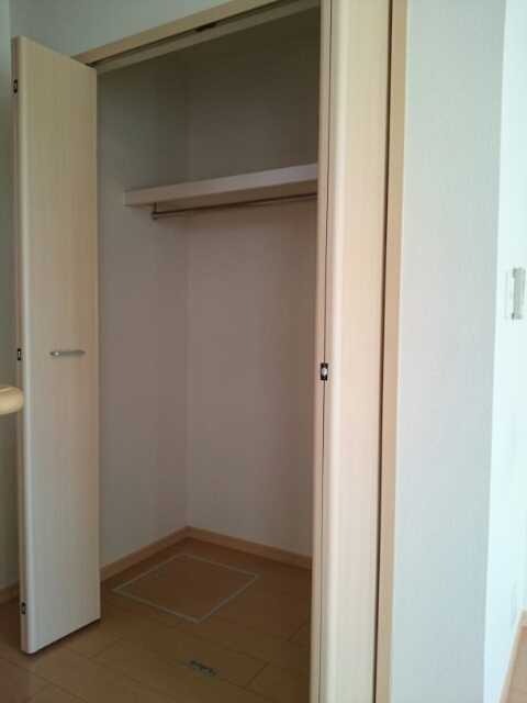 ��ʌ�����s�����Q���ڂ̃A�p�[�g�̎��[