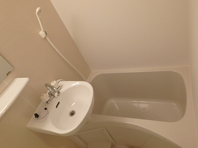 ��ʌ�����s�{���R���ڂ̃A�p�[�g�̃o�X