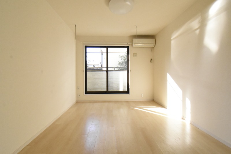 ��ʌ�����s���s���R���ڂ̃A�p�[�g�̋��ԁE���r���O