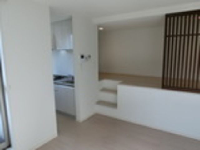 ��ʌ��������܎s�k��ޗǒ��̃A�p�[�g�̋��ԁE���r���O