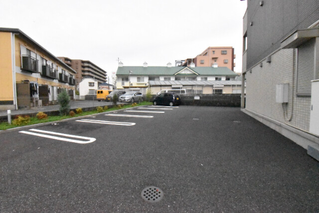 ��ʌ��z�J�s��z�J�Q���ڂ̃A�p�[�g�̒��ԏ�