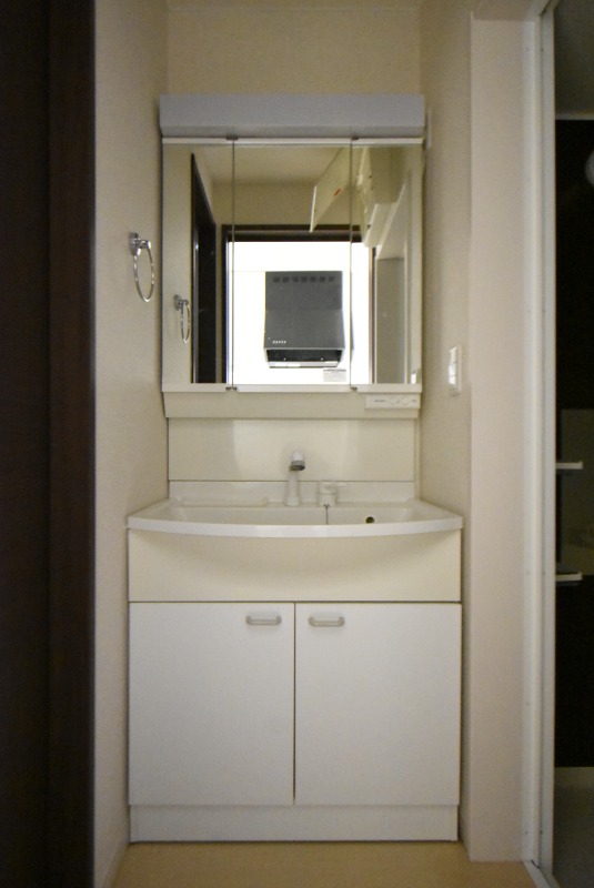 ��ʌ�����s���s���R���ڂ̃A�p�[�g�̐��ʏ�