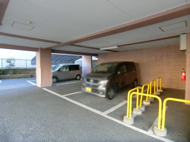 ��ʌ�����s�݉ƒ��̃}���V�����̒��ԏ�