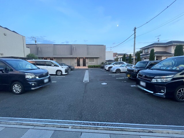 ��ʌ��K��s��P���ڂ̃}���V�����̒��ԏ�