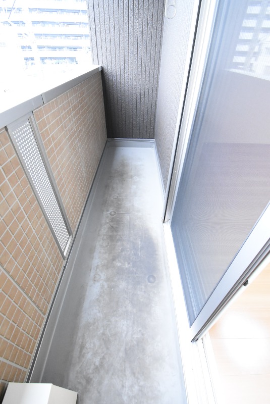 ��ʌ������s�����̃A�p�[�g�̃o���R�j�[