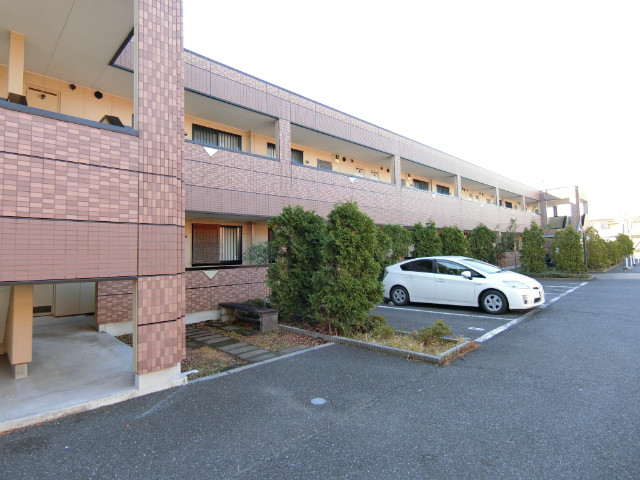 ��ʌ�����s�厚���s�g���̃}���V�����̒��ԏ�