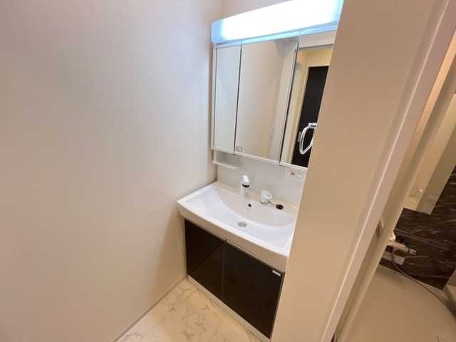 ��ʌ�����s�˒˓�Q���ڂ̃A�p�[�g�̐��ʏ�