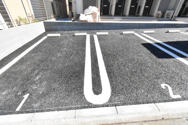 ��ʌ�����s�˒˓�Q���ڂ̃A�p�[�g�̒��ԏ�