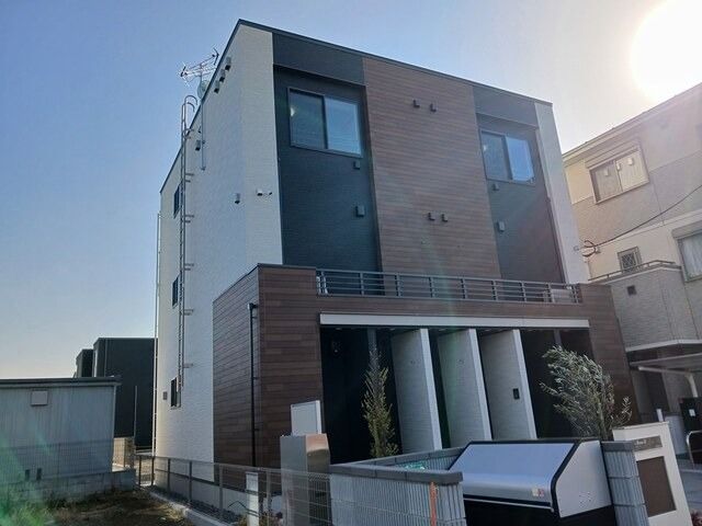 ��ʌ�����s�厚���̃A�p�[�g�̌����O��