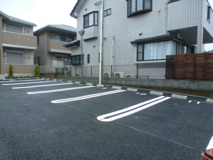 ��ʌ�����s�씵���J�V���ڂ̃A�p�[�g�̒��ԏ�