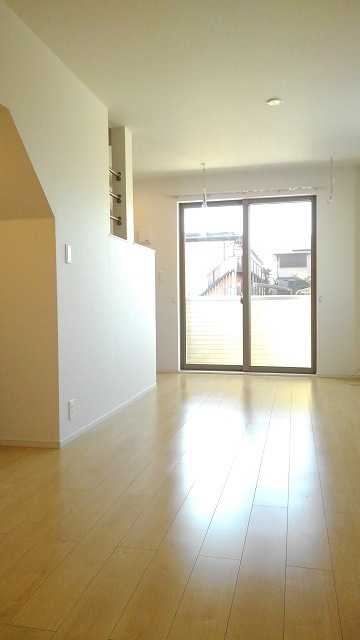 ��ʌ��@�c�s����Q���ڂ̃A�p�[�g�̋��ԁE���r���O