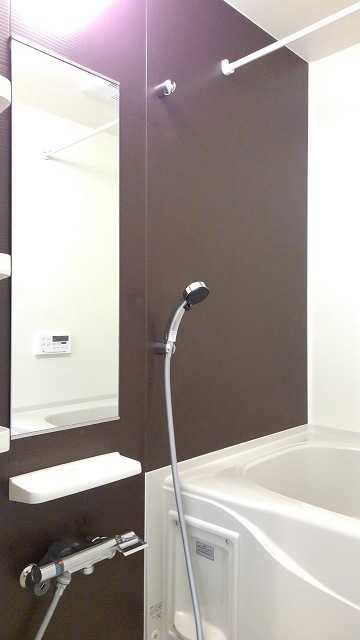 ��ʌ��@�c�s����Q���ڂ̃A�p�[�g�̃o�X