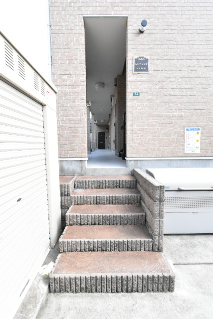 ��ʌ��������܎s�Y�a��c�R���̃A�p�[�g�̃G���g�����X