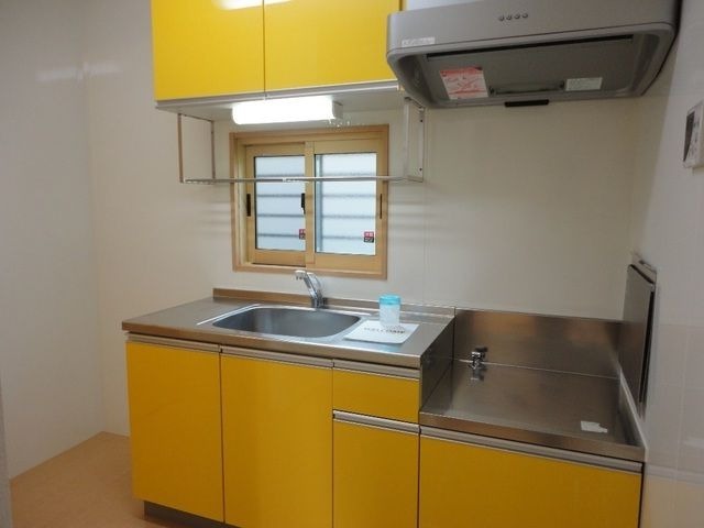 ��ʌ��������܎s�k����i���Q���ڂ̃e���X�n�E�X�̃L�b�`��