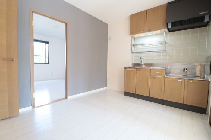 ��ʌ�����s���ȂT���ڂ̃A�p�[�g�̋��ԁE���r���O