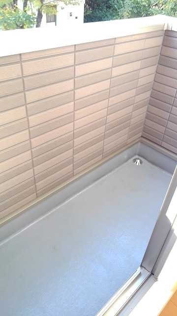 ��ʌ��@�c�s�@�c�S���ڂ̃A�p�[�g�̃o���R�j�[