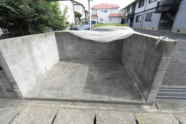 ��ʌ�����s���ȂT���ڂ̃A�p�[�g�̂��̑�