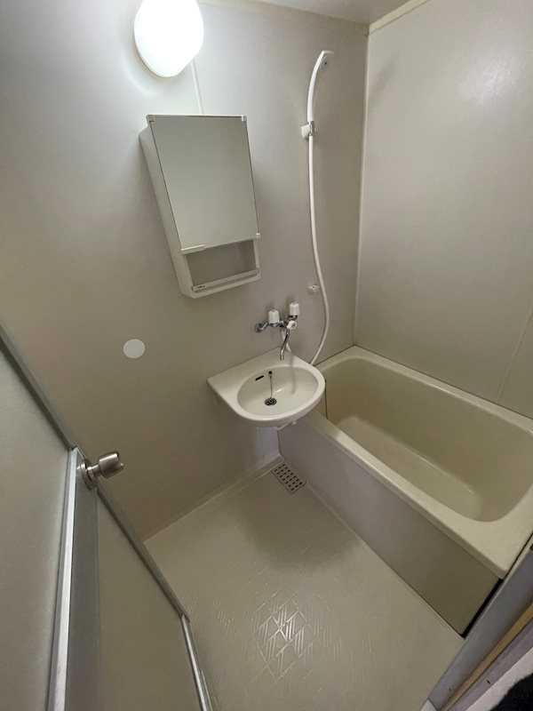 ��ʌ��������܎s��΋�厚�\�������̃A�p�[�g�̃o�X