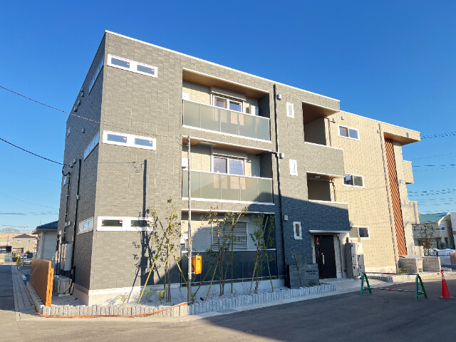 ��ʌ������s������280�̃A�p�[�g�̌����O��