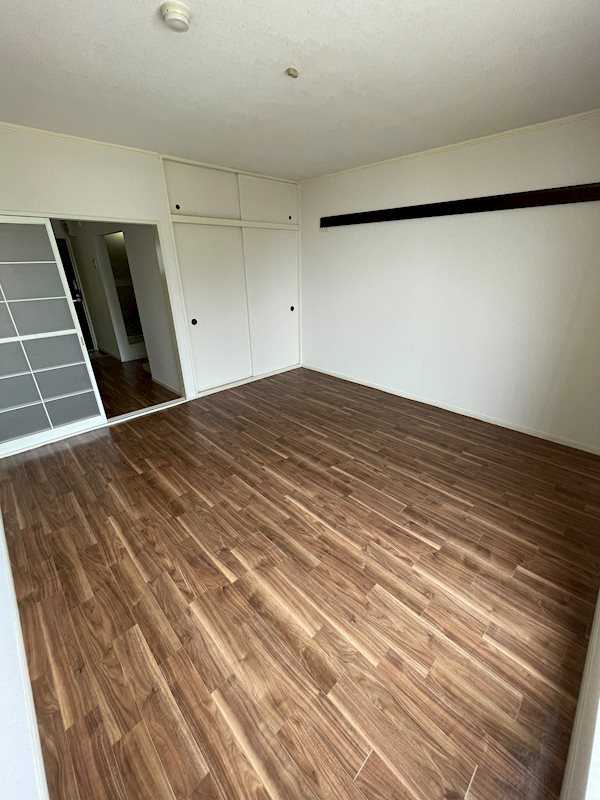 ��ʌ��������܎s��΋�厚�\�������̃A�p�[�g�̋����E���r���O