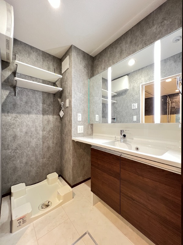 ��ʌ������s�������̃A�p�[�g�̐��ʏ�