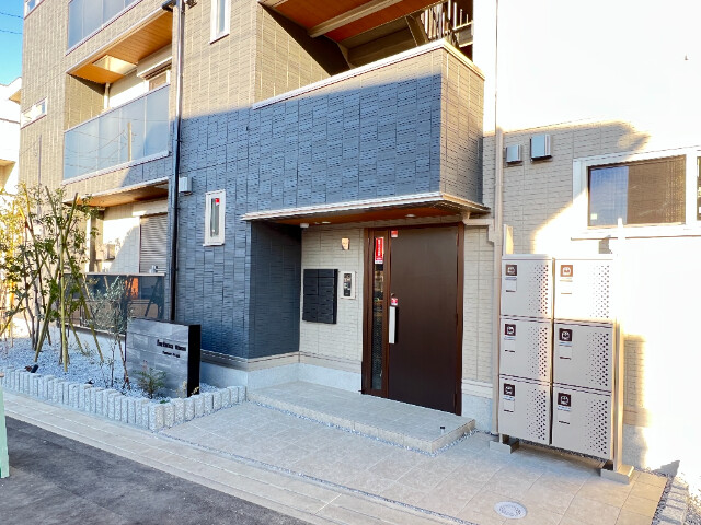 ��ʌ������s�������̃A�p�[�g�̃G���g�����X