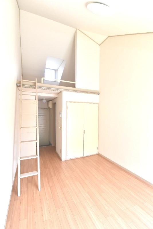 ��ʌ���z�s��ג��̃A�p�[�g�̋��ԁE���r���O