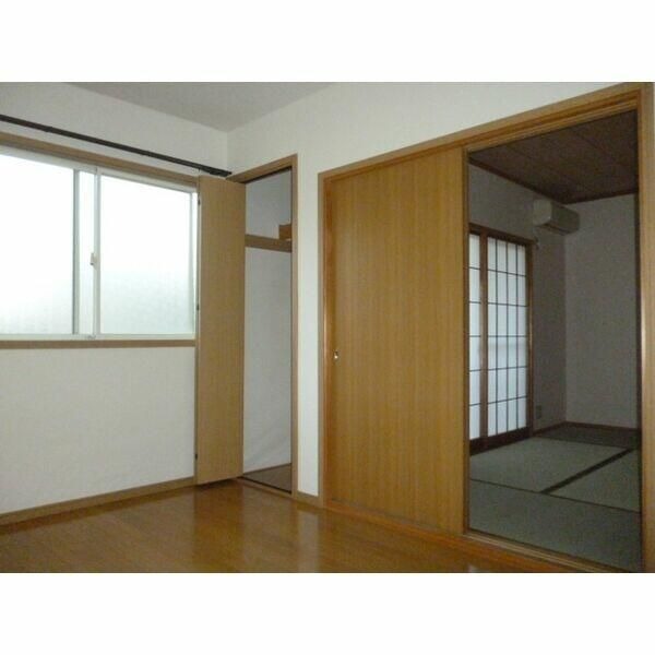 ��ʌ�����s�����R���ڂ̃A�p�[�g�̋��ԁE���r���O