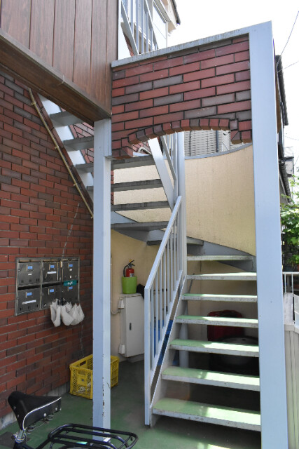 ��ʌ���z�s��ג��̃A�p�[�g�̃G���g�����X