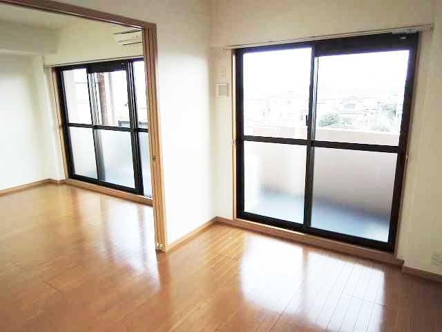 ��ʌ�����s�厚��̃}���V�����̋��ԁE���r���O