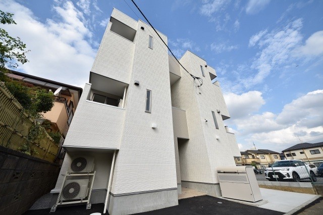 ��ʌ��������܎s����{�O��1579-2�̃A�p�[�g�̌����O��